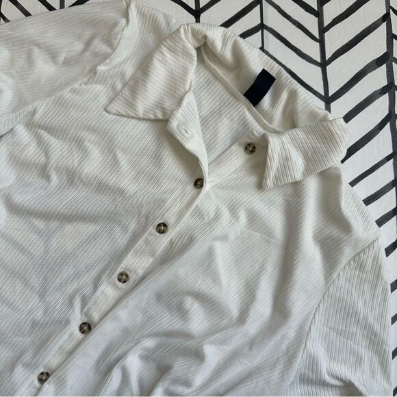 Windsor Size L Cropped Button Down Open Back Scrunch Top - Picture 1 of 4